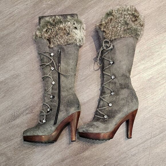 Gray Heeled Boots with Fur Trim and Lace-Up Design - Picture 2 of 7